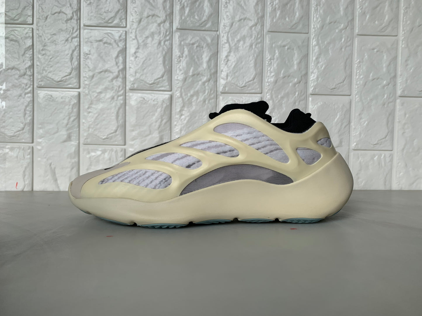 YEEZY 700 V3 “ALIEN” - whatever on