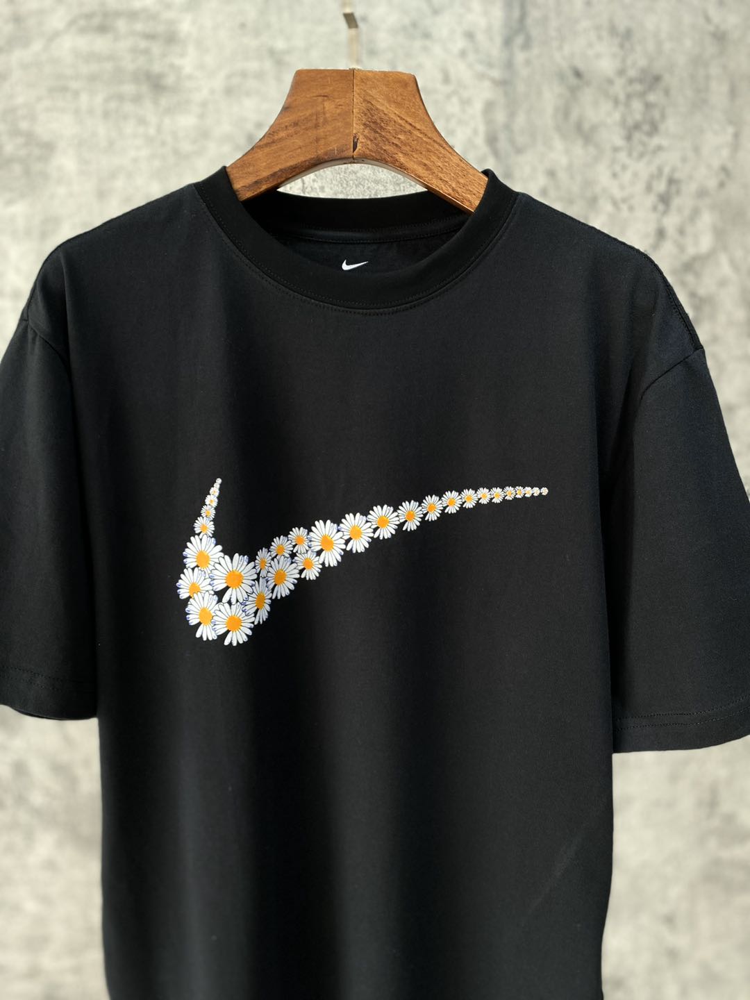 N Daisy Logo Tee - whatever on