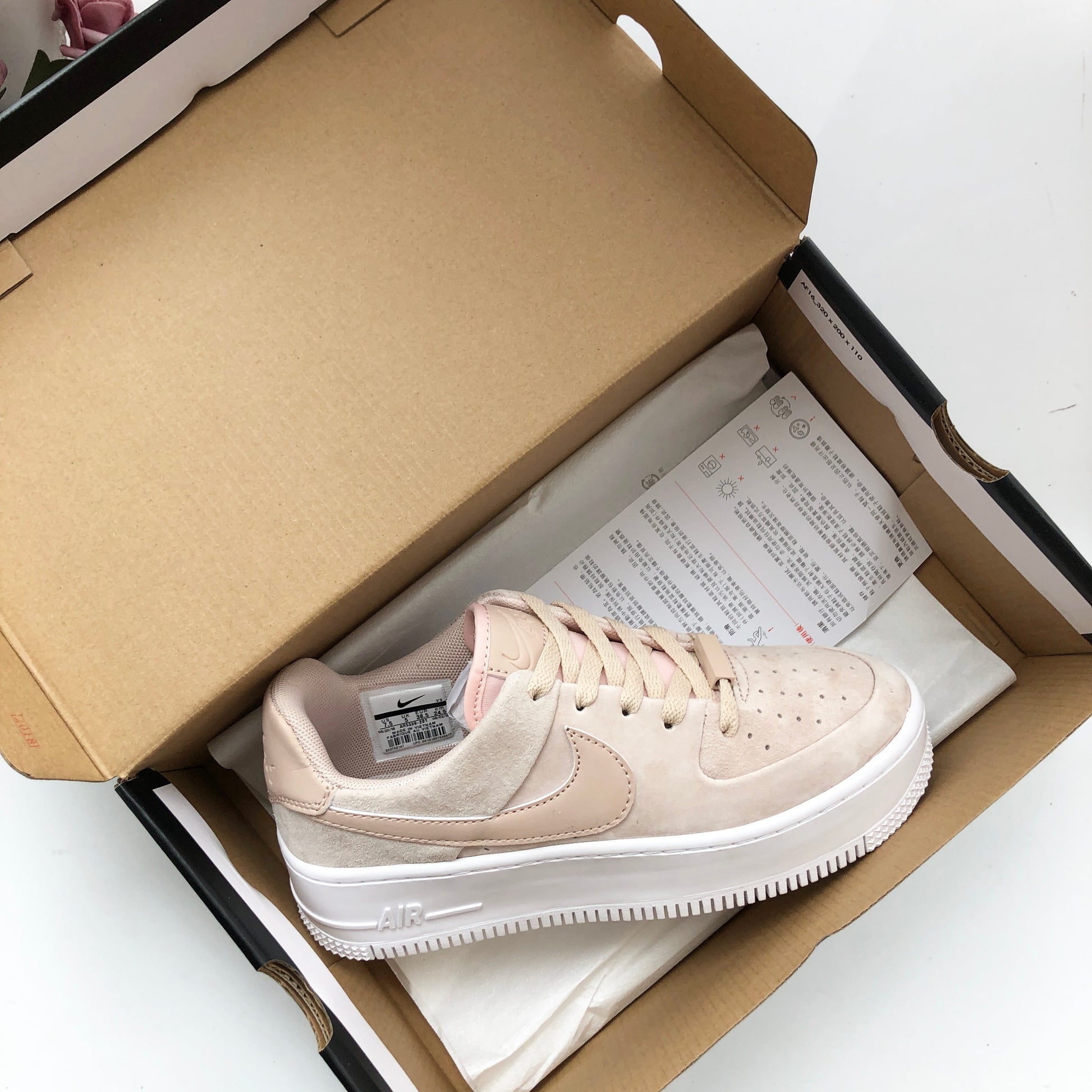 Air Force 1 SAGE LOW LX Camel - whatever on