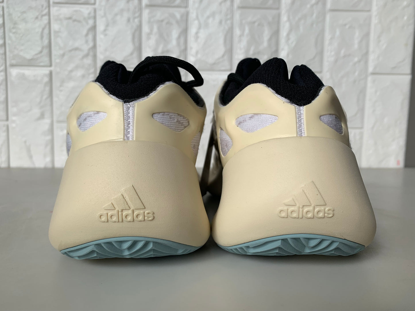 YEEZY 700 V3 “ALIEN” - whatever on