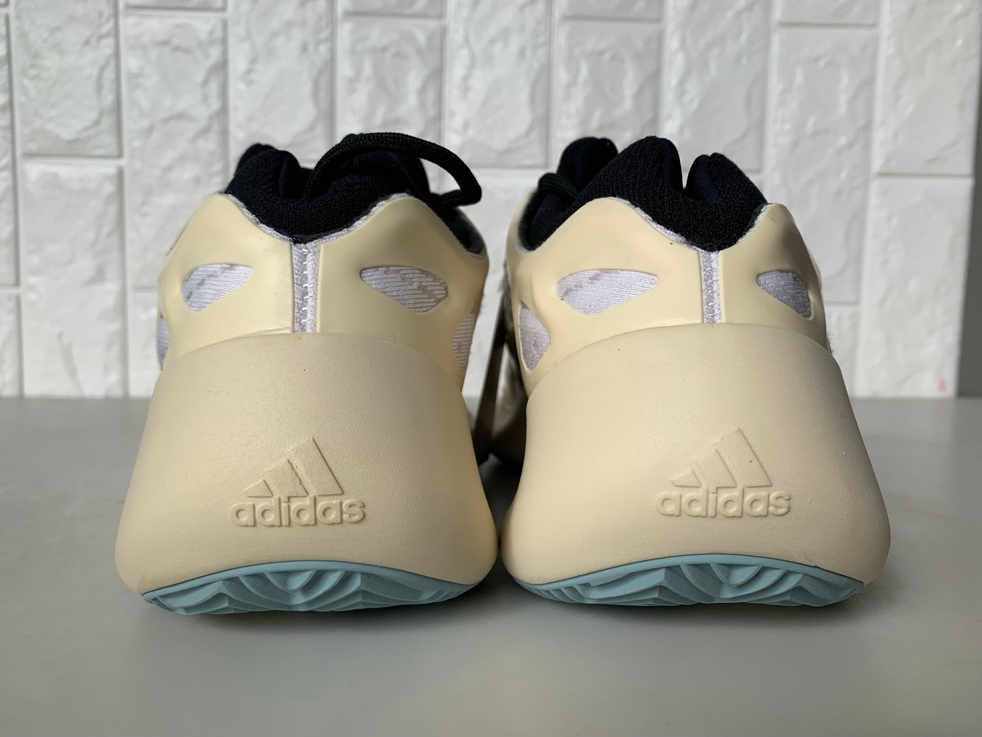 YEEZY 700 V3 “ALIEN” - whatever on