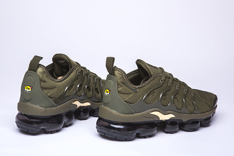 Vapormax Plus - whatever on