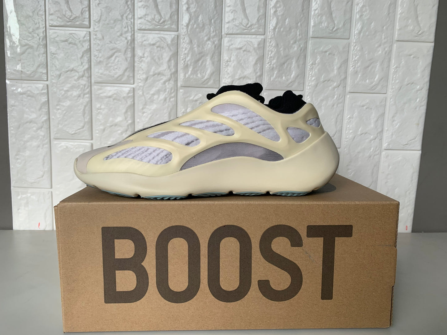 YEEZY 700 V3 “ALIEN” - whatever on