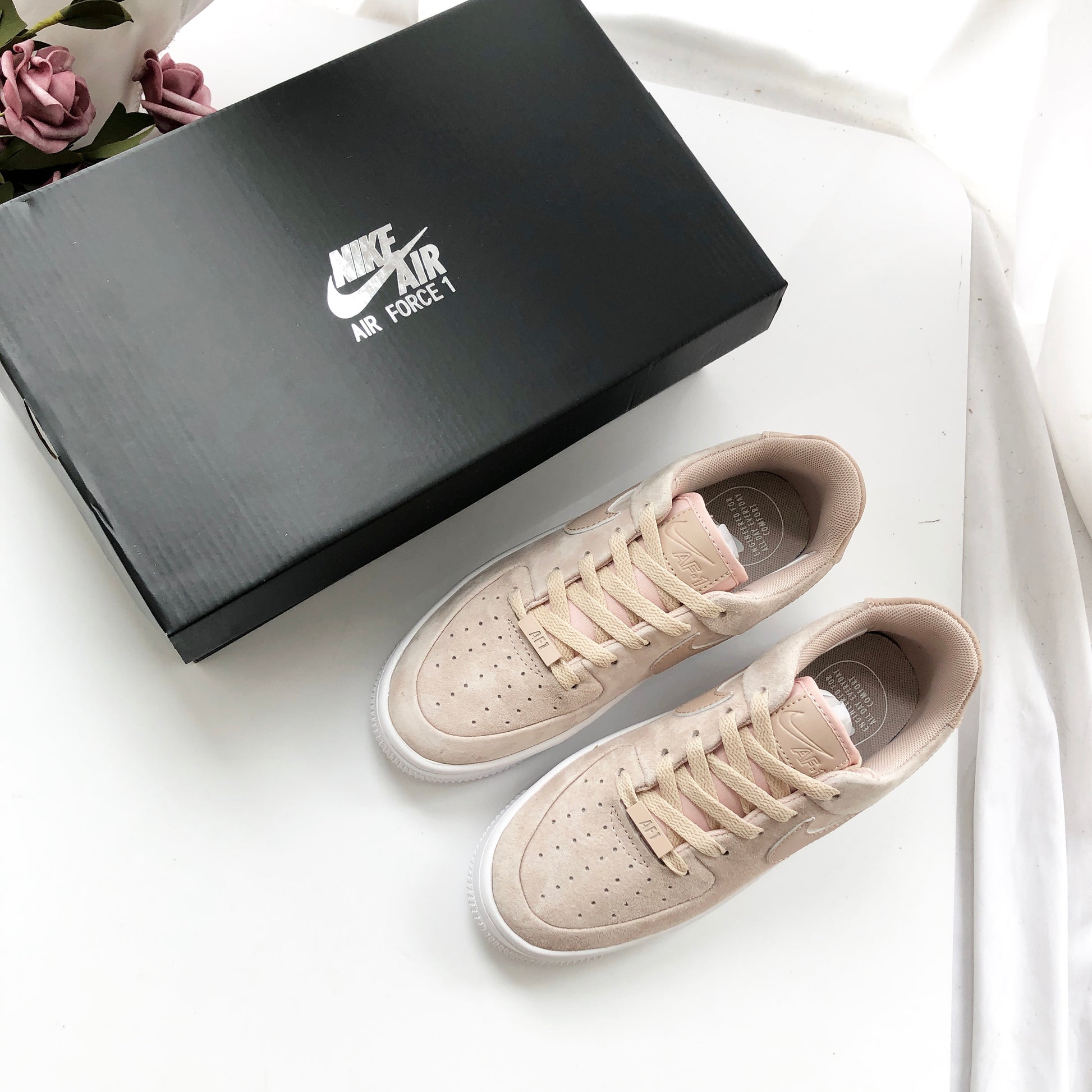 Air Force 1 SAGE LOW LX Camel - whatever on